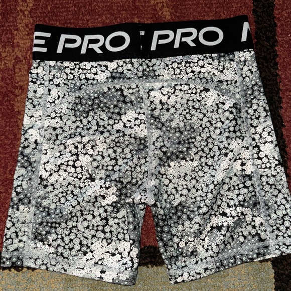 Girls Nike‎ Pro Dri-Fit Shorts - Picture 4 of 5